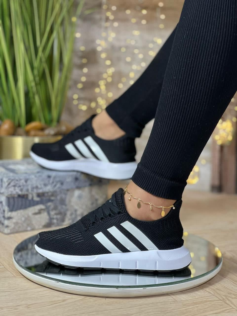 Adidas Swift Run (Negro-Blanco)