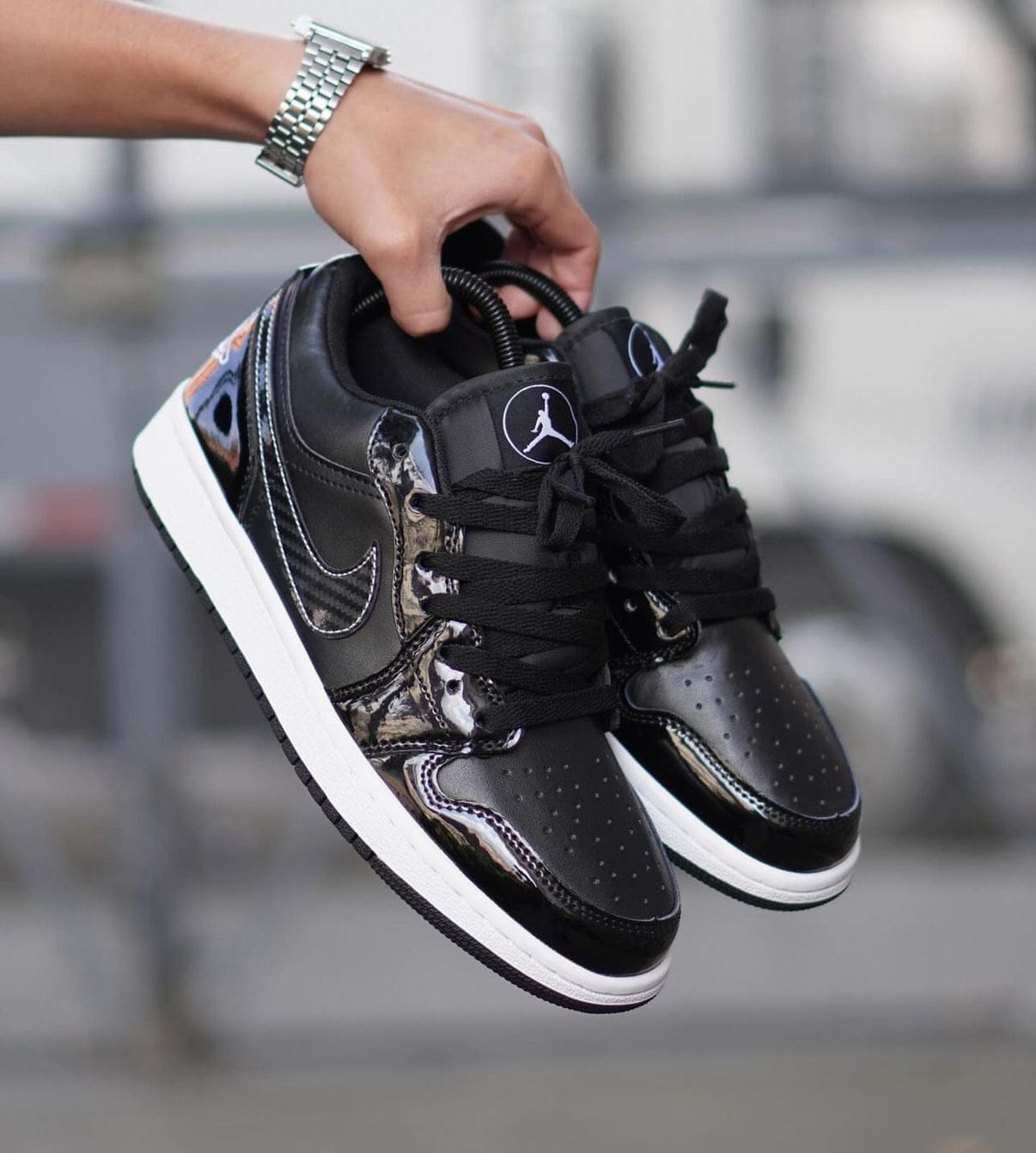 NK RETRO 1 SHAROL NEGRO BLANCO