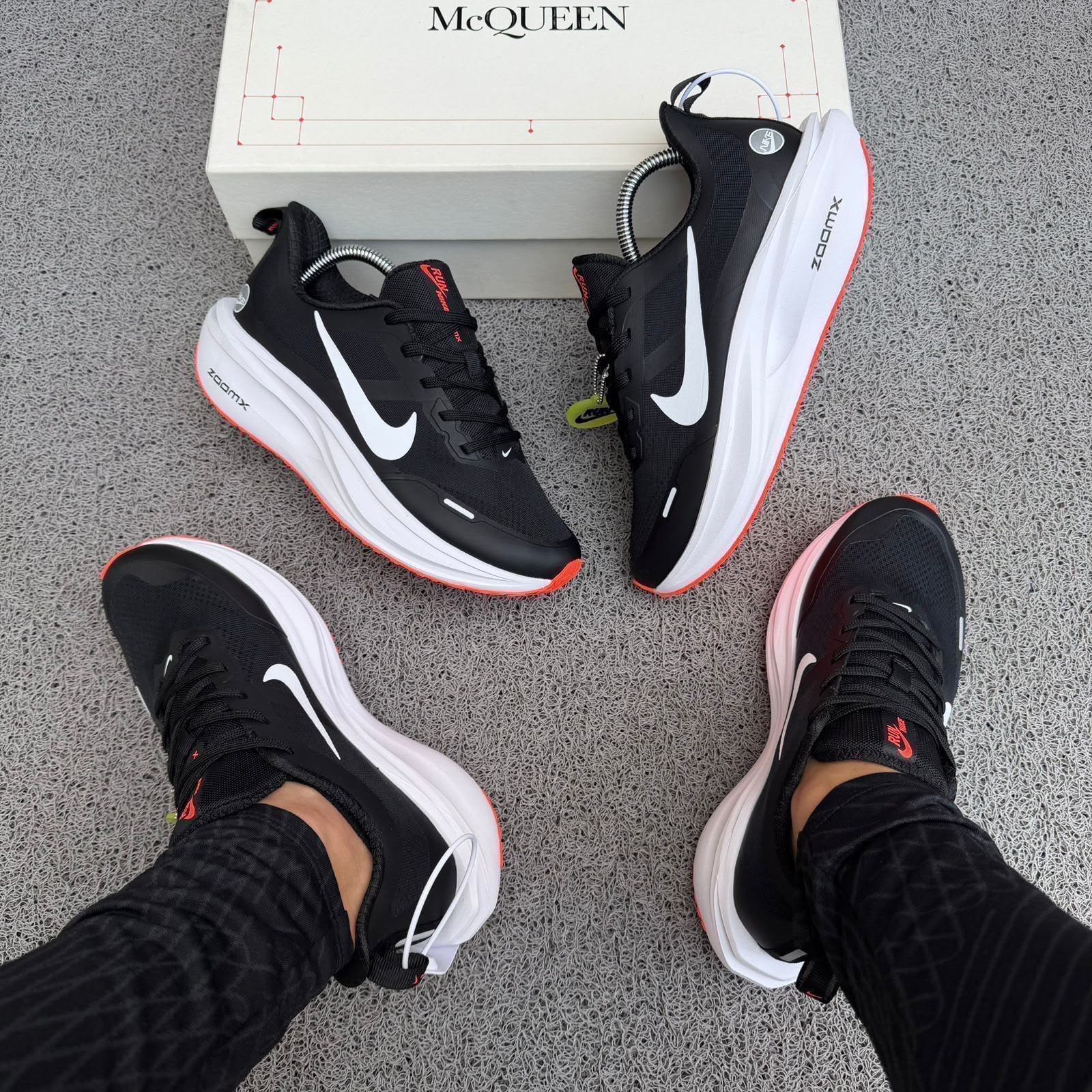Nike Pegasustra Running (Negro-Detalles rojos)